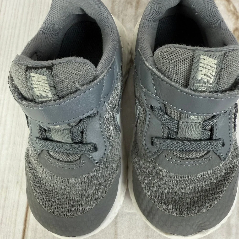 Nike Revolution 5 Toddler Sneakers Gray Athletic Shoes Size 7C